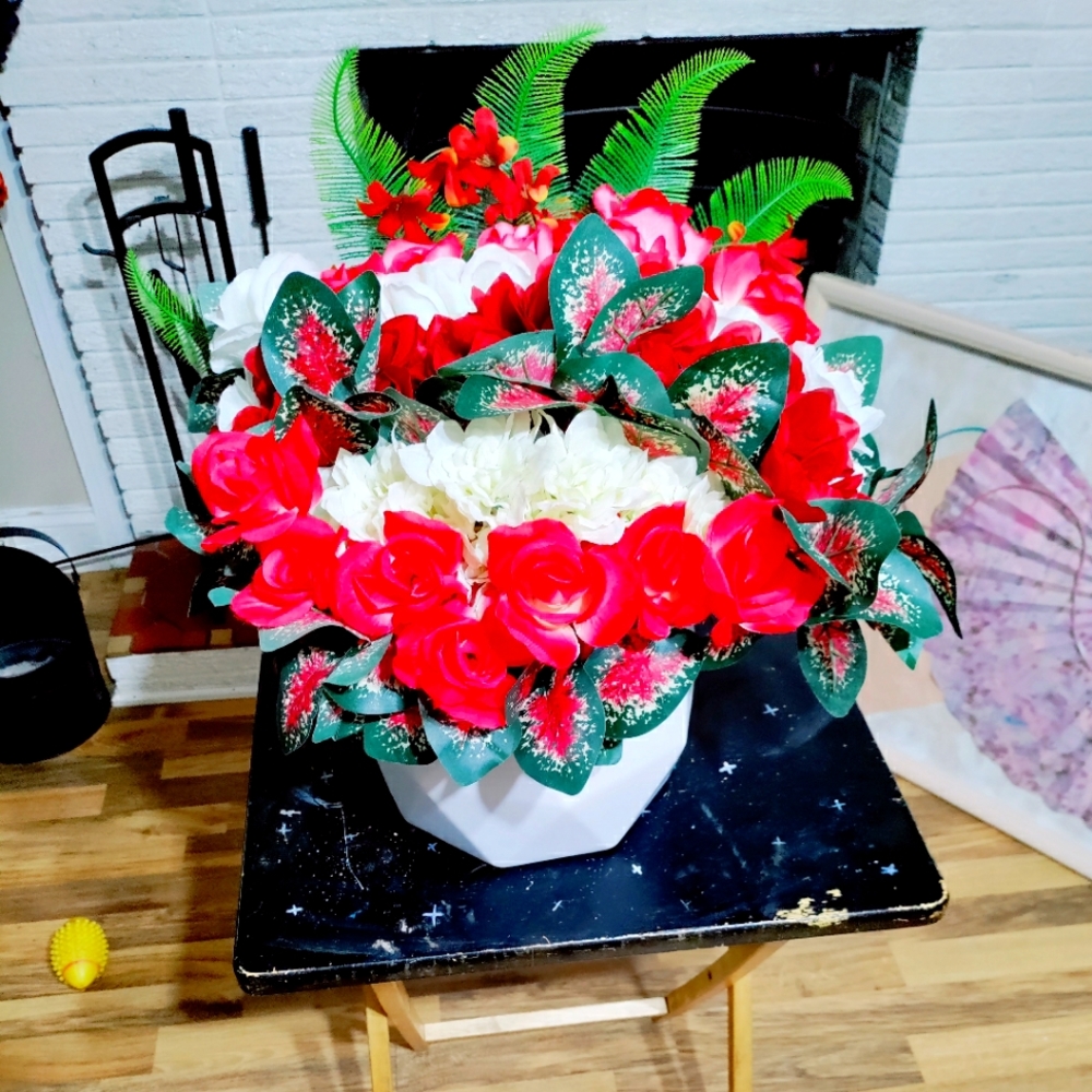 Artificial flower arrangement